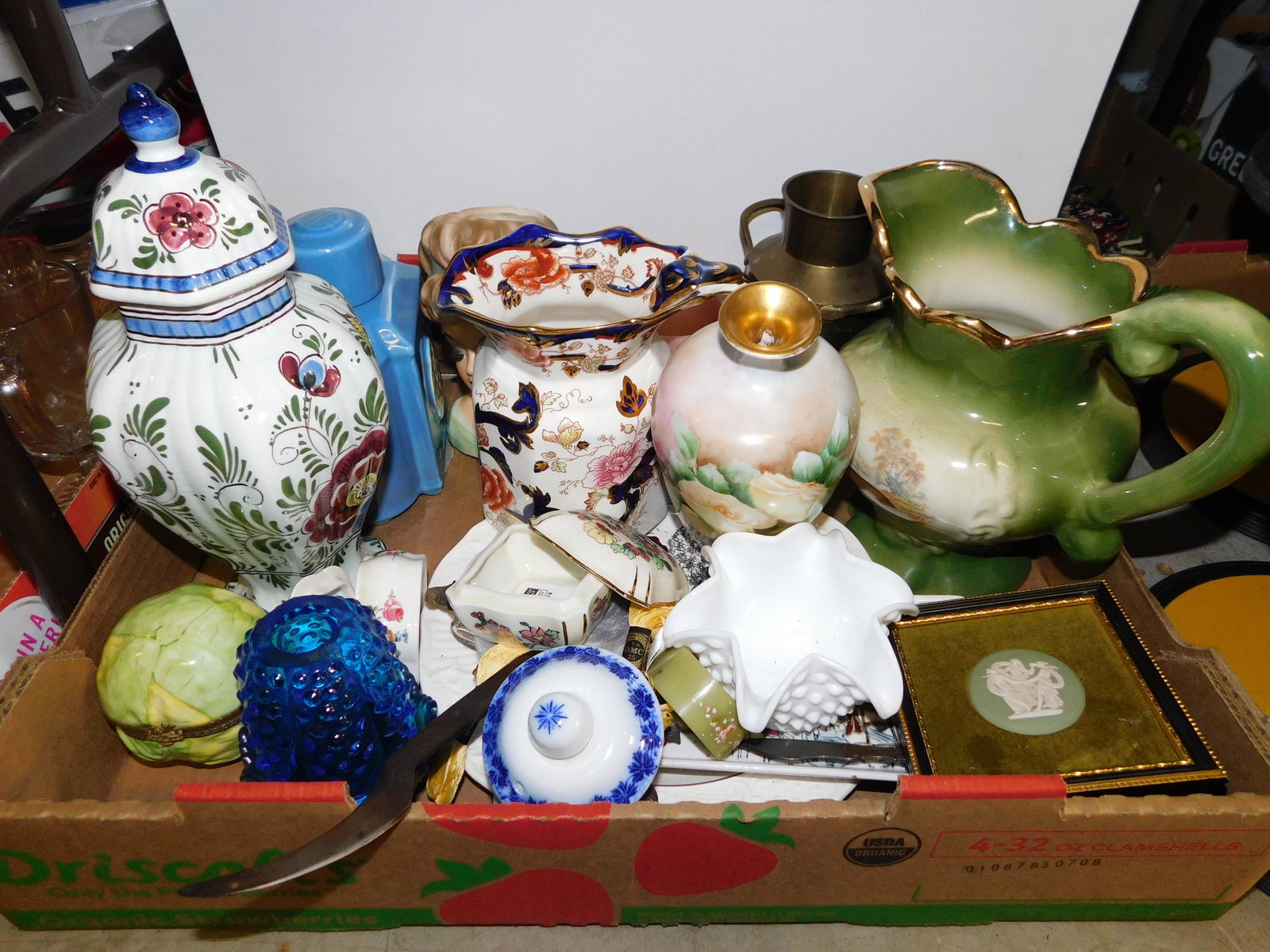 Box Lot of Hand Painted Porcelain. 50s Head Vase and: Box Lot of Hand Painted Porcelain. 50s Head Vase and Zsolnay You are bidding at a live sale. You are bidding at a live sale. Please read the terms and conditions. This sale will be broadcast live on s