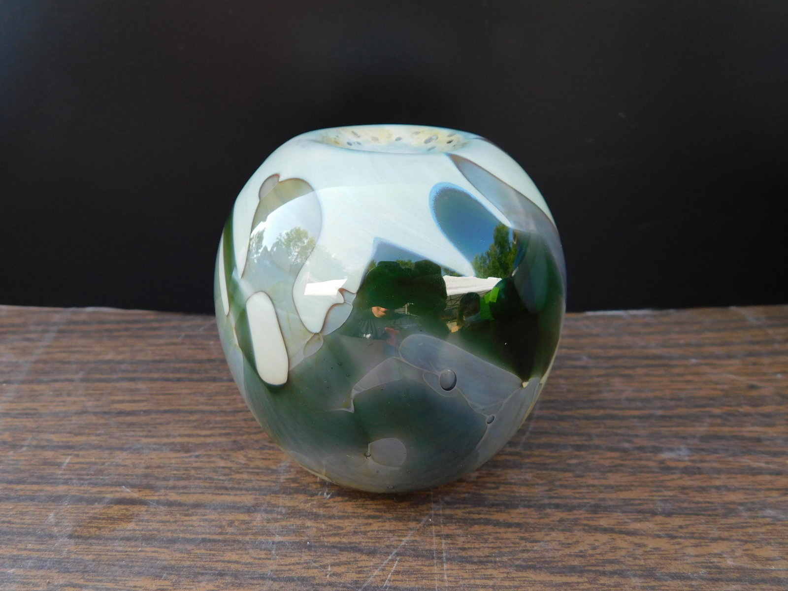 Art Glass Pen Holder: Art Glass Pen Holder. Artist Signed Illegible. 1974. Measures 3.5" tall You are bidding at a live sale. Please read the terms and conditions. We are offering no contact pick up at our South Brunswick 