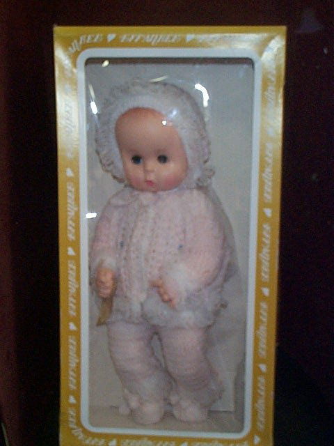 Effanbee Dy Dee Baby Number # 5674 Mint in box: Effanbee Dy Dee Baby Number # 5674 Mint in box Measures 16" tall Buyer to pay $15.00 if you live on the East Coast, Mid West buyer pays $20.00, West Coast buyer pays $25.00 shipping and handling, all