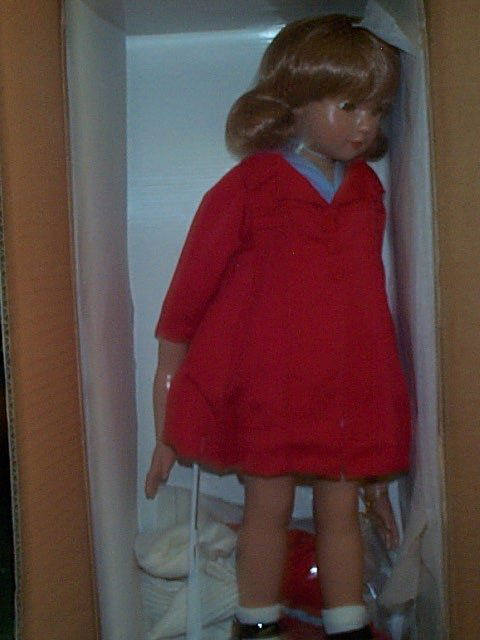 Effanbee Doll American Child, Doll Classics # V61: Effanbee Doll American Child, Doll Classics # V611 Measures 18" tall Mint in box Buyer to pay $15.00 if you live on the East Coast, Mid West buyer pays $20.00, West Coast buyer pays $25.00 shipping an