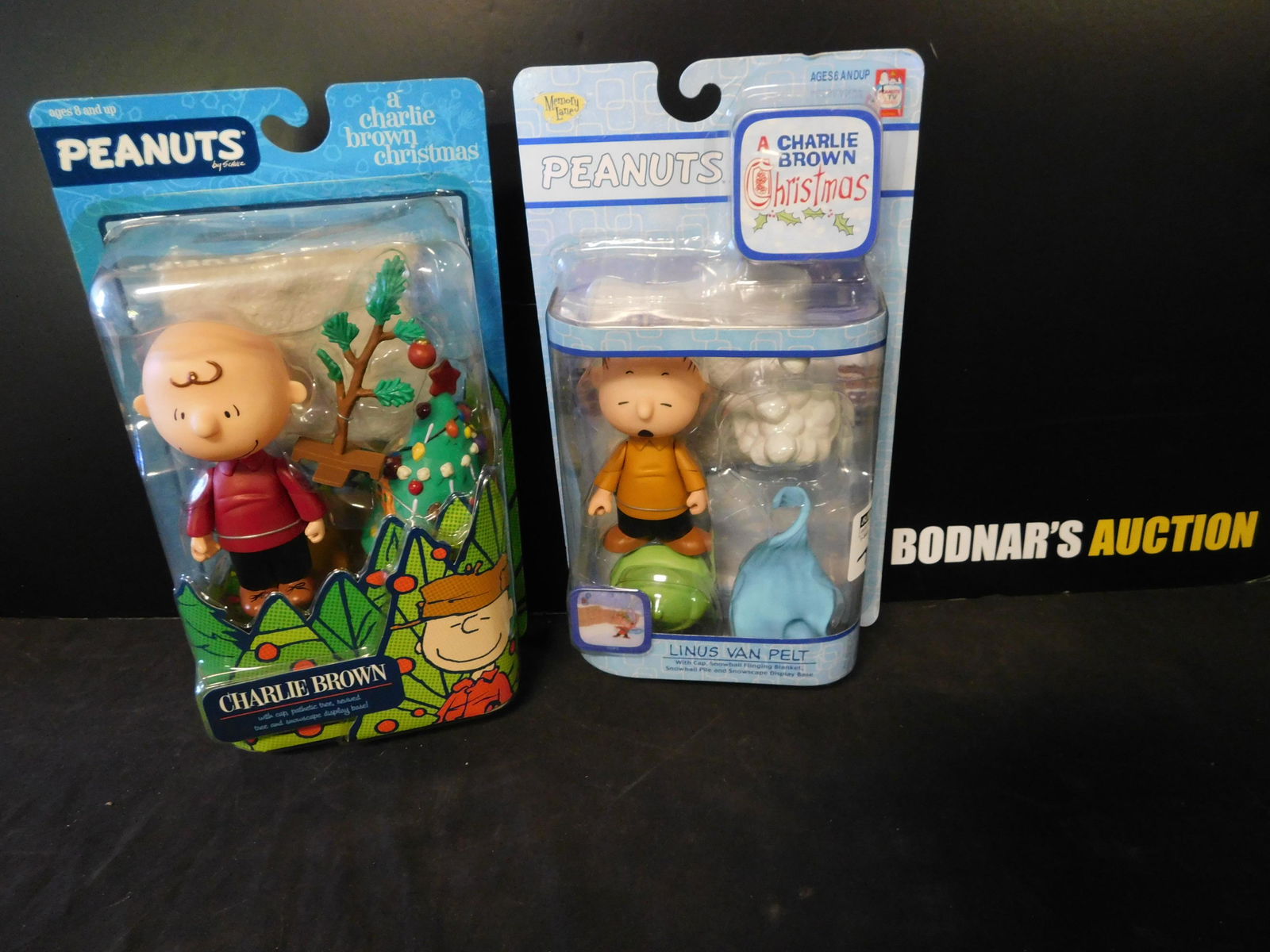 Lot of 2 Peanuts Figures: Lot of 2 Peanuts Figures. Included in this lot are Charlie Brown and Linus Van Pelt. Both are from a Charlie Brown Christmas. You are bidding at a live sale. Please read the terms and conditions. This