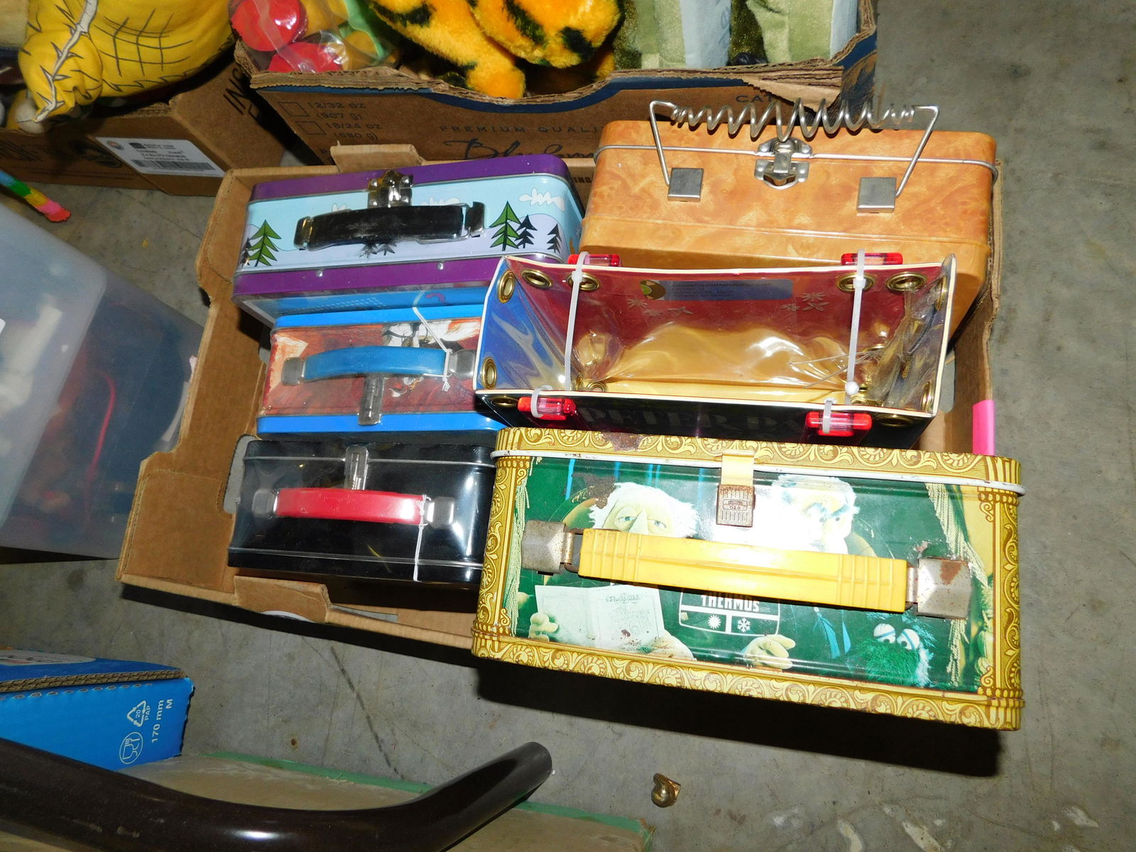 Box Lot of Lunchboxes (1 of 1)