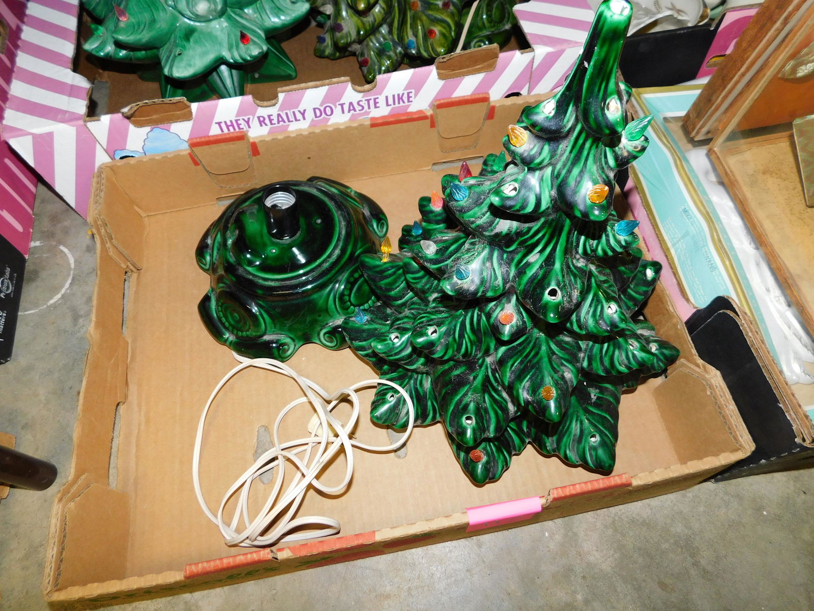 Ceramic Christmas Tree (1 of 1)