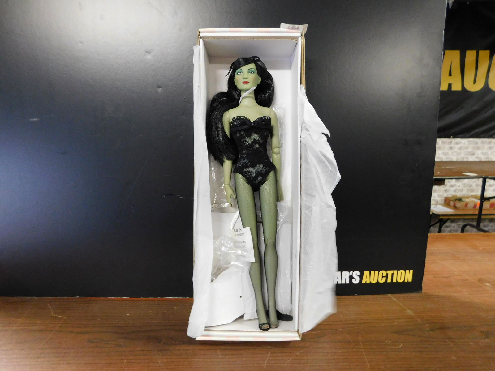 Tonner Wizard of Oz Wicked Witch Doll (1 of 2)