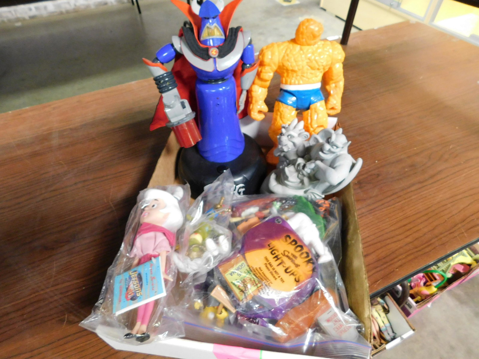 Box Lot of Misc Toys: Box Lot with Misc Toys including Jetsons, The Thing and More. You are bidding at a live sale. Please read the terms and conditions. This sale will be broadcast live on sale day with full descriptions 