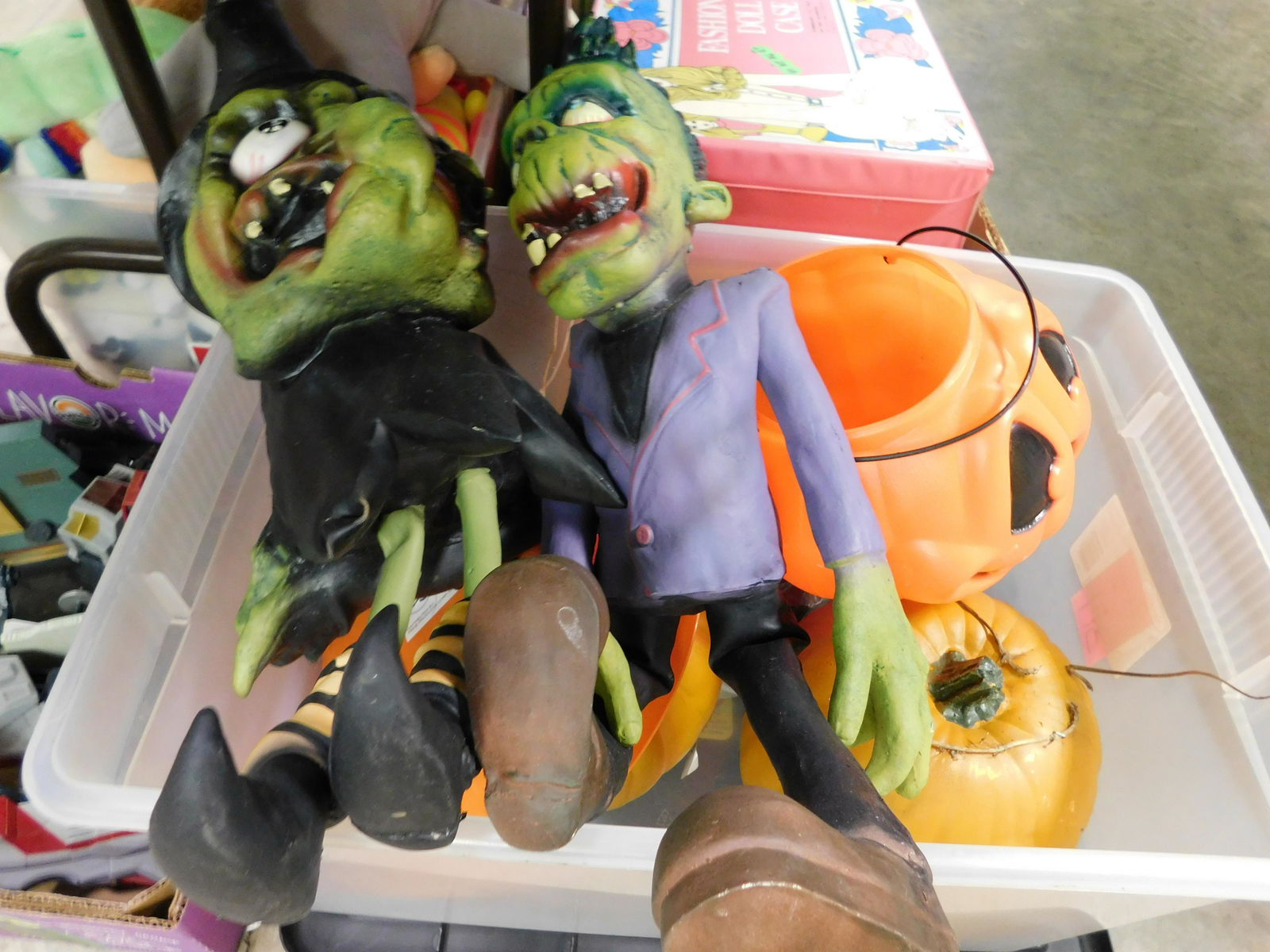 Lot of Halloween Decorations: Lot of Halloween Decorations. You are bidding at a live sale. Please read the terms and conditions. This sale will be broadcast live on sale day with full descriptions of each lot being sold, as well