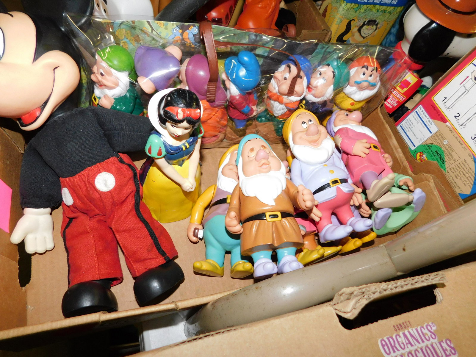 Lot of Mickey and Snow White: Box Lot with Snow White and the Seven Dwarfs and a Mickey Figure. You are bidding at a live sale. Please read the terms and conditions. This sale will be broadcast live on sale day with full descripti