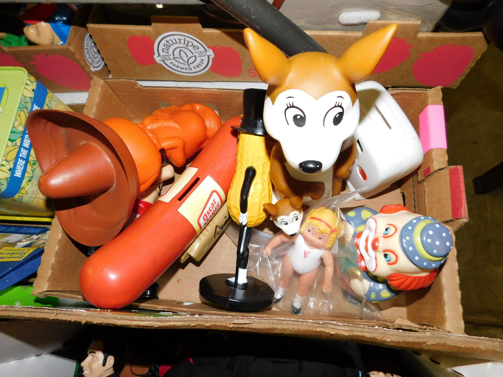 Lot of Advertising Toys: Lot of Advertising Toys. You are bidding at a live sale. Please read the terms and conditions. This sale will be broadcast live on sale day with full descriptions of each lot being sold, as well as vi