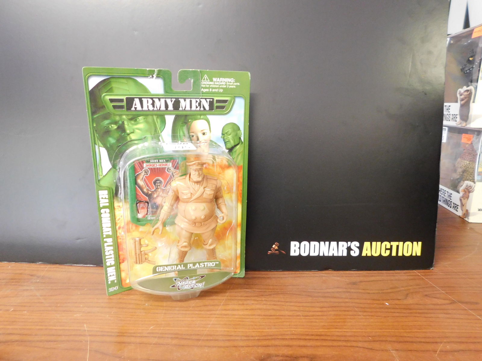 Hyper Action Army Men General Plastro: Hyper Action Army Men General Plastro figure on original card. You are bidding at a live sale, please read the terms and conditions. We are offering contact-less pick ups at our South Brunswick locati