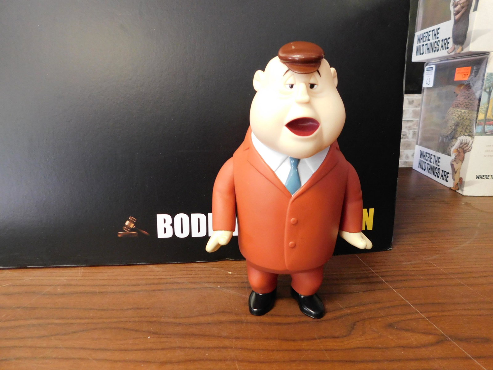 Mugsy Looney Tunes PVC Figure: Mugsy Warner Brothers Looney Tunes PVC figure. Measures approx. 7 1/2" tall. You are bidding at a live sale, please read the terms and conditions. We are offering contact-less pick ups at our South Br