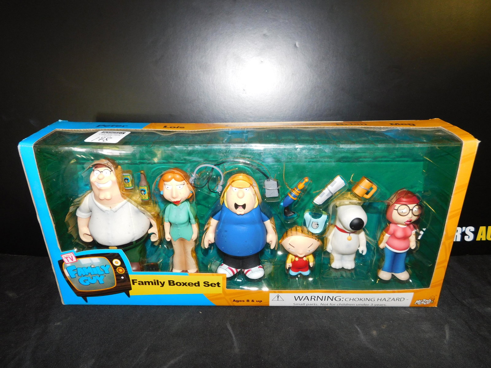 Family Guy Family Set: Family Guy family boxed set by Mezco in original box. You are bidding at a live sale, please read the terms and conditions. We are offering contact-less pick ups at our South Brunswick location on the