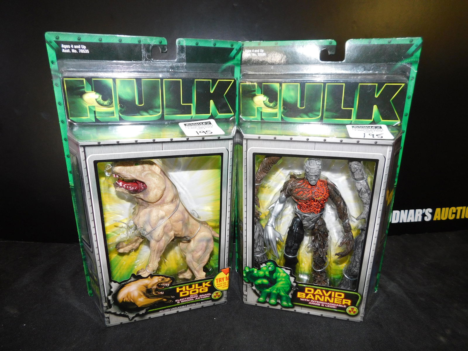 2 Hulk Figures (1 of 4)