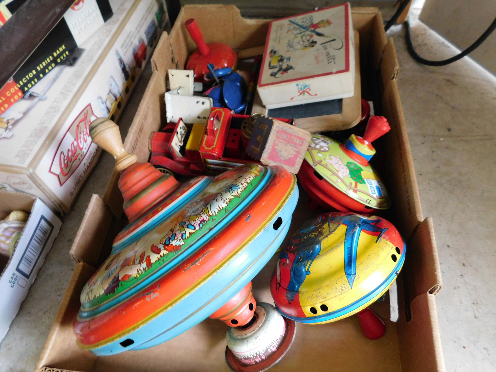 Box Lot of Tin Toys: Box Lot of Tin Toys. You are bidding at a live sale. Please read the terms and conditions. This sale will be broadcast live on sale day with full descriptions of each lot being sold, as well as video