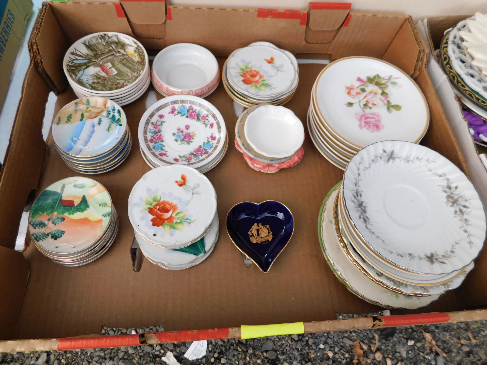 Box Lot of Porcelain: Box Lot of Porcelain. You are bidding at a live sale. Please read the terms and conditions. This sale will be broadcast live on sale day with full descriptions of each lot being sold, as well as video