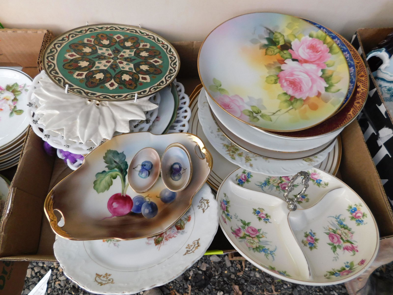 Box Lot of Porcelain: Box Lot of Porcelain. You are bidding at a live sale. Please read the terms and conditions. This sale will be broadcast live on sale day with full descriptions of each lot being sold, as well as video