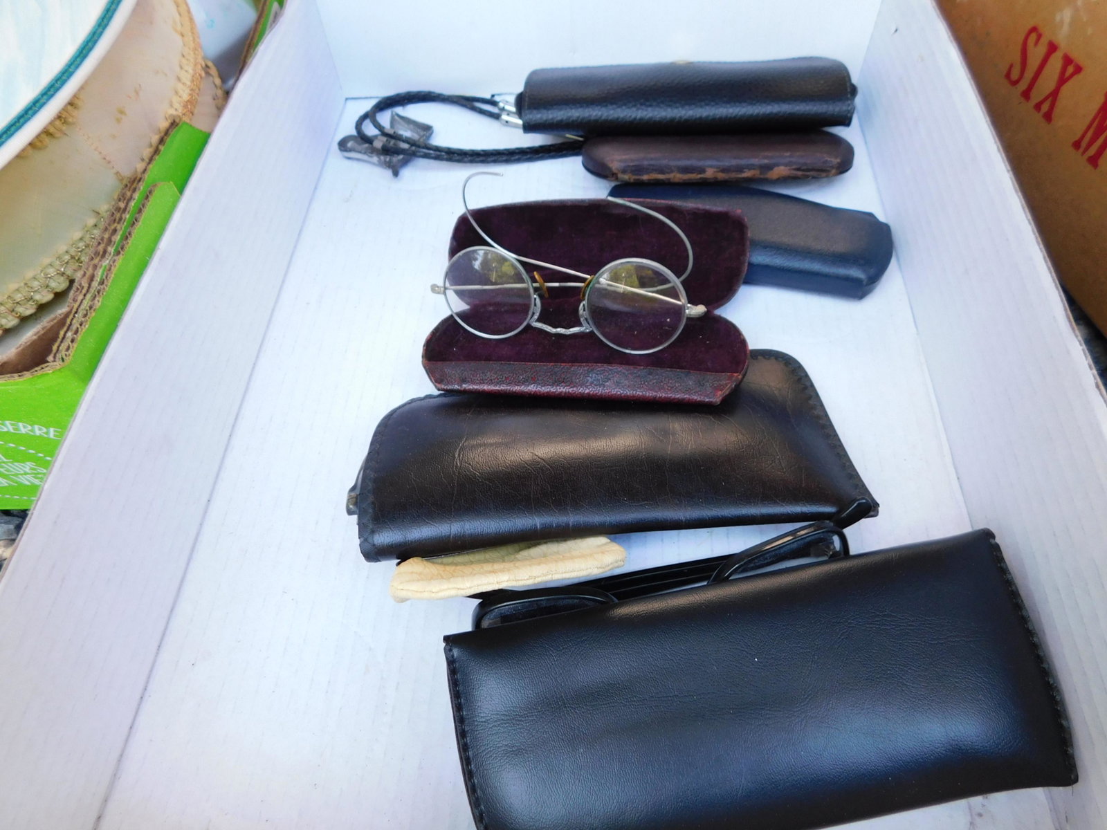Box Lot of Vintage Glasses: Box Lot of Vintage Glasses. You are bidding at a live sale. Please read the terms and conditions. This sale will be broadcast live on sale day with full descriptions of each lot being sold, as well as
