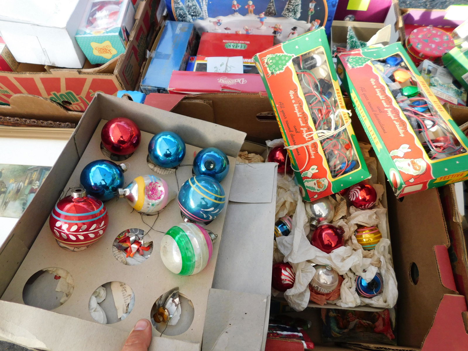 Box Lot of Vintage Christmas: Box Lot of Vintage Christmas. You are bidding at a live sale. Please read the terms and conditions. This sale will be broadcast live on sale day with full descriptions of each lot being sold, as well