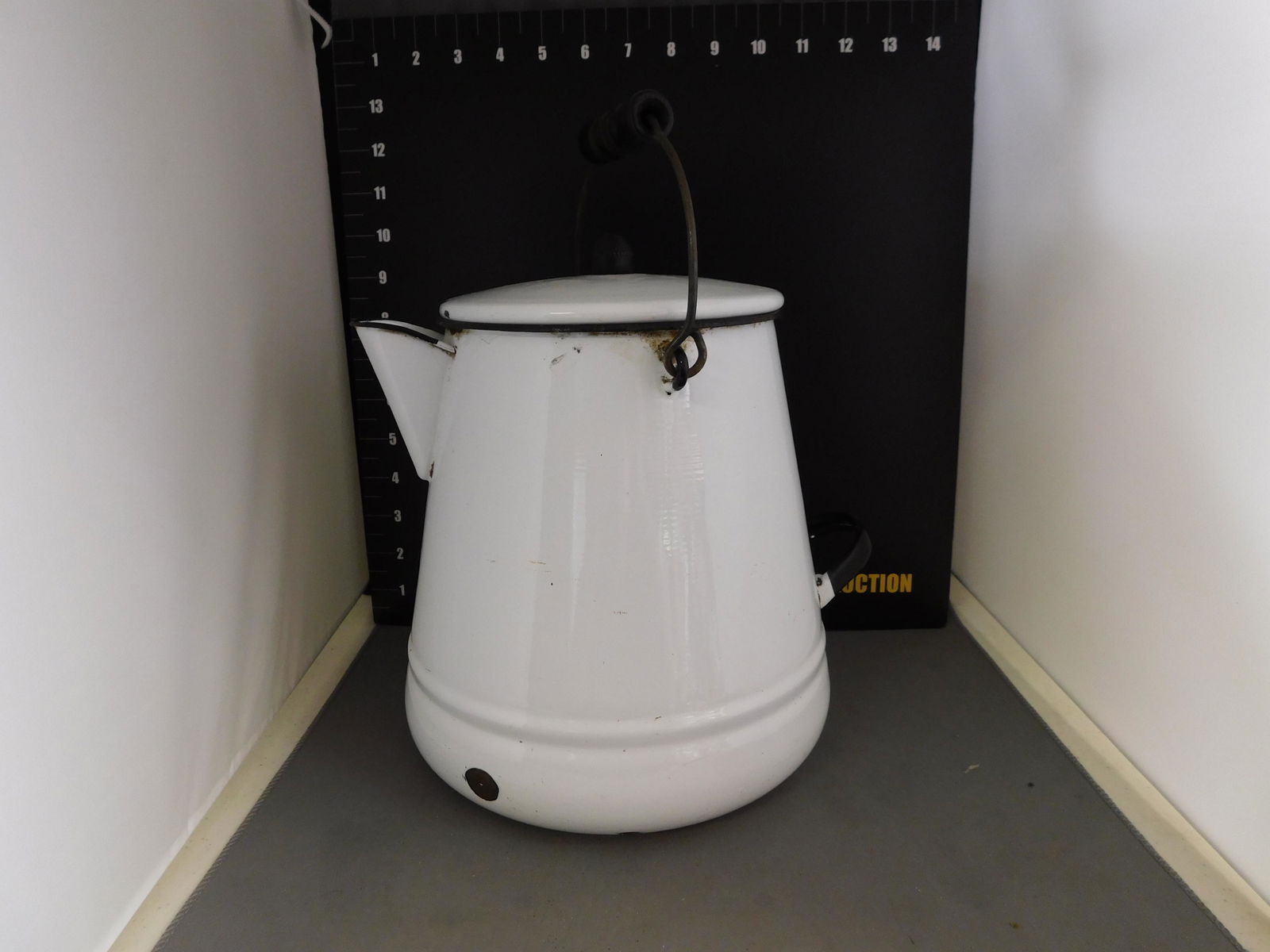 Vintage Enamel Coffeepot (1 of 3)