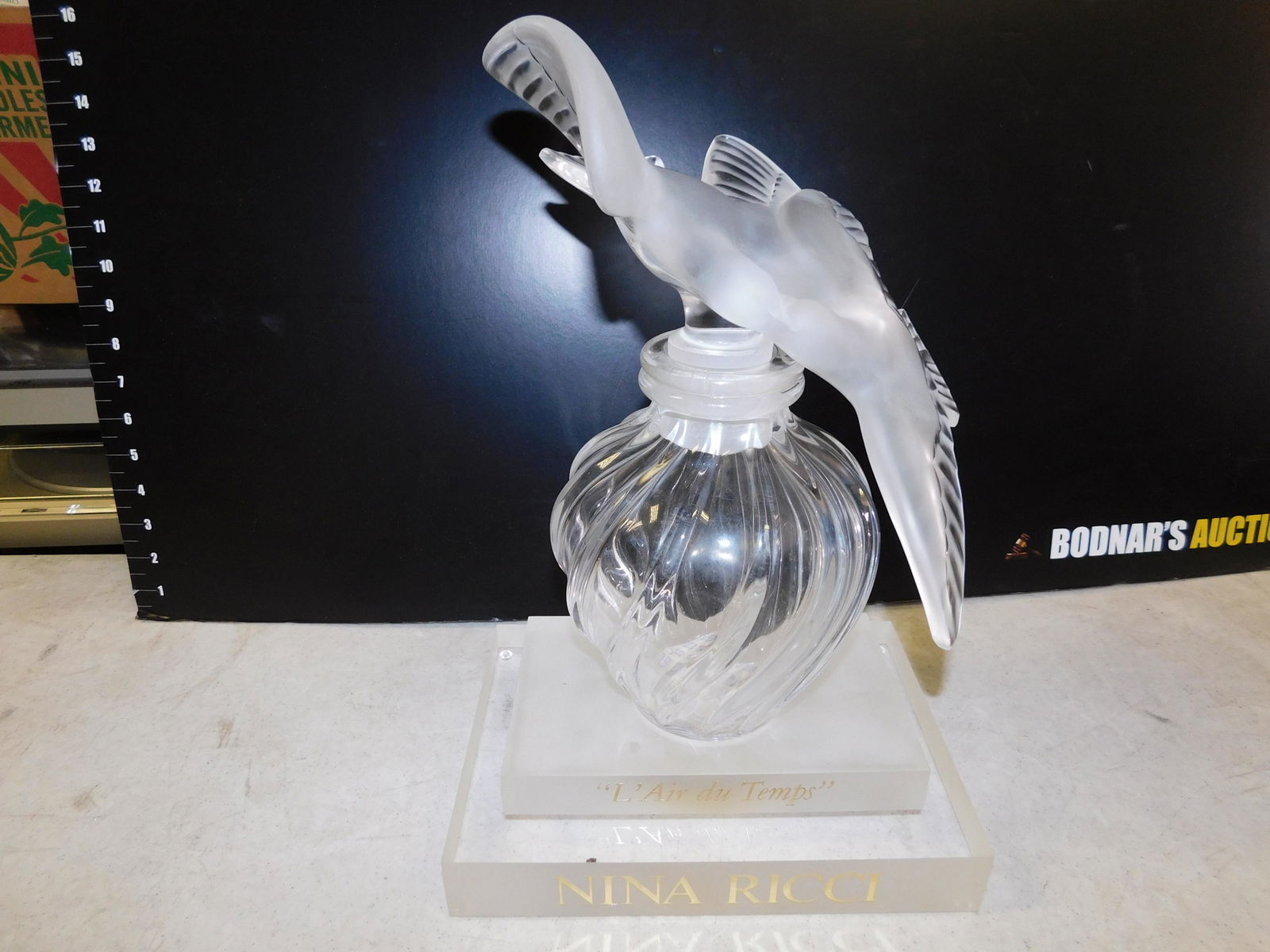 Lalique Signed Perfume Bottle with Doves Nina Ricci (1 of 5)