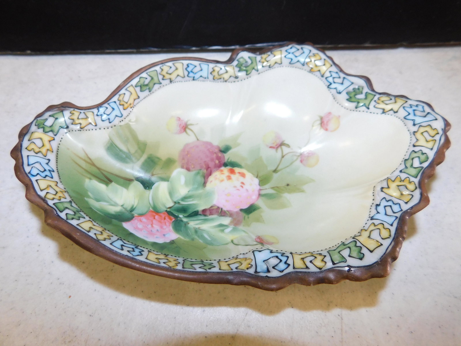Nippon Hand Painted Bowl: Nippon Hand Painted Bowl. You are bidding at a live sale, please read the terms and conditions. We are offering contact-less pick ups at our South Brunswick location by APPOINTMENT ONLY on the Friday,