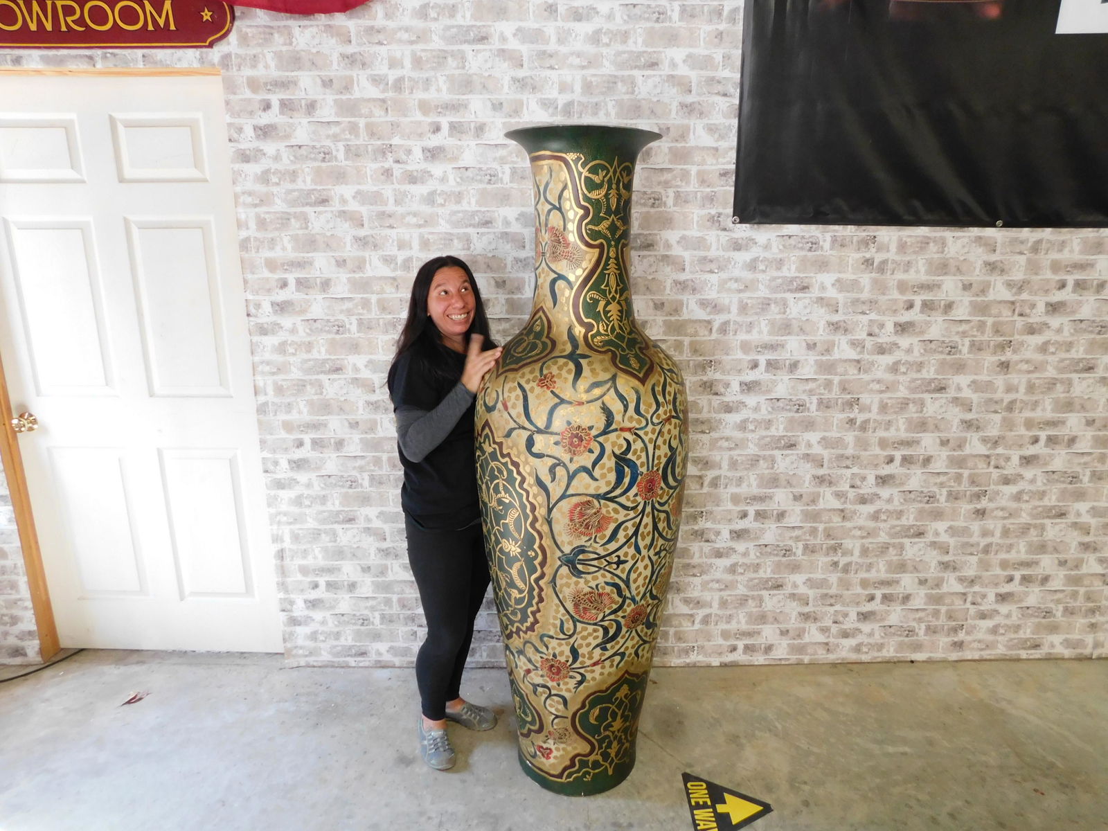 Palace Sized Oriental Vase (1 of 6)