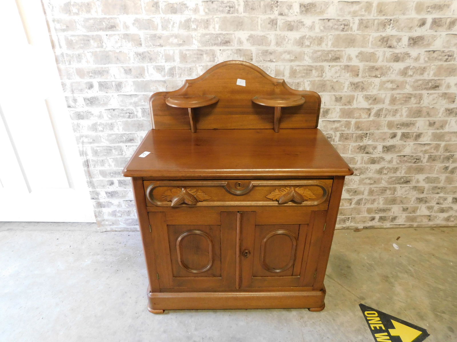 Victorian Cottage Washstand with Backsplash (1 of 4)