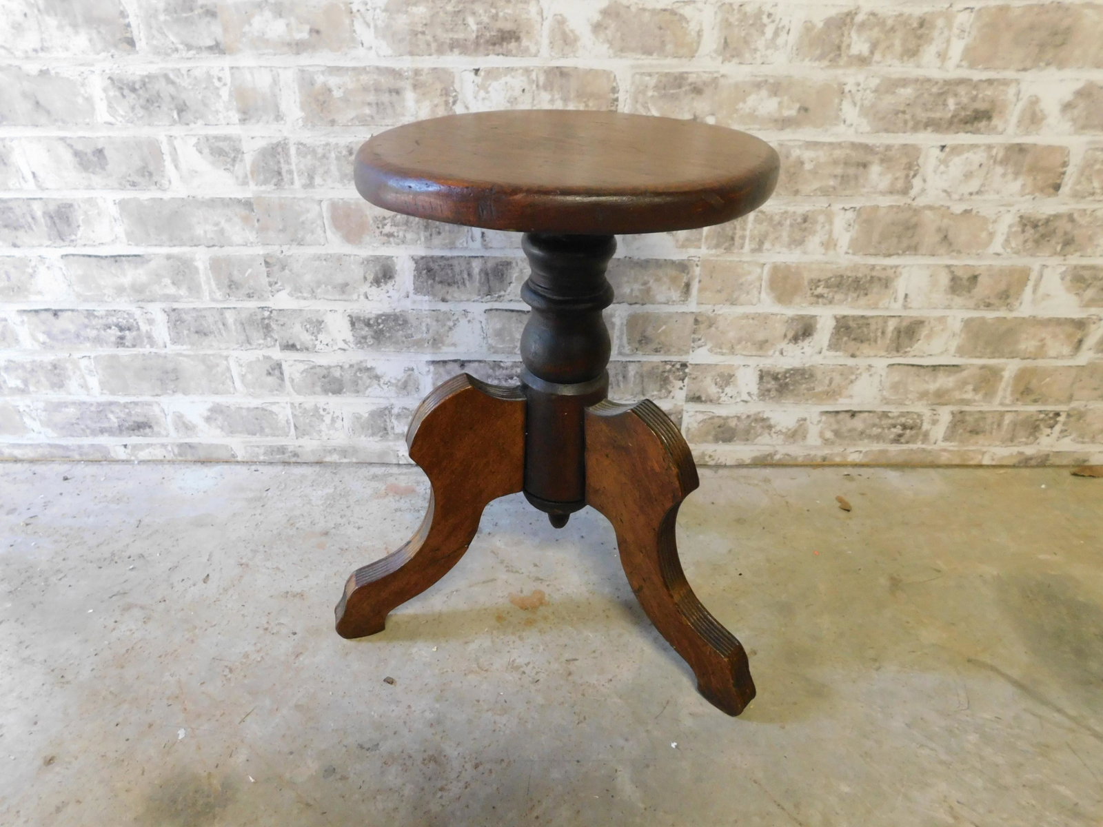 Victorian Piano Adjustable Stool (1 of 3)