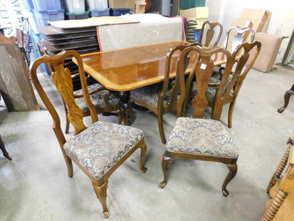 Drexel Heritage Dining Table with 8 Chairs: Drexel Heritage Banded Mahogany Dining Room Table with 2 Leaves and a set of 8 Queen Anne Chairs. The table measures 27" t x 70" w. The chairs measure 41" t x 16" w x 17" d. You are bidding at a live