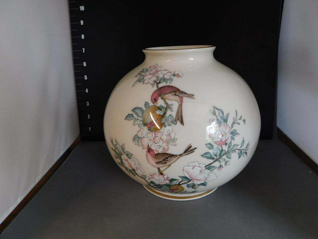 Lenox Serenade Vase: Lenox Serenade Vase. Measures 7" tall. You are bidding at a live sale, please read the terms and conditions. We are offering contact-less pick ups at our South Brunswick location by APPOINTMENT ONLY o