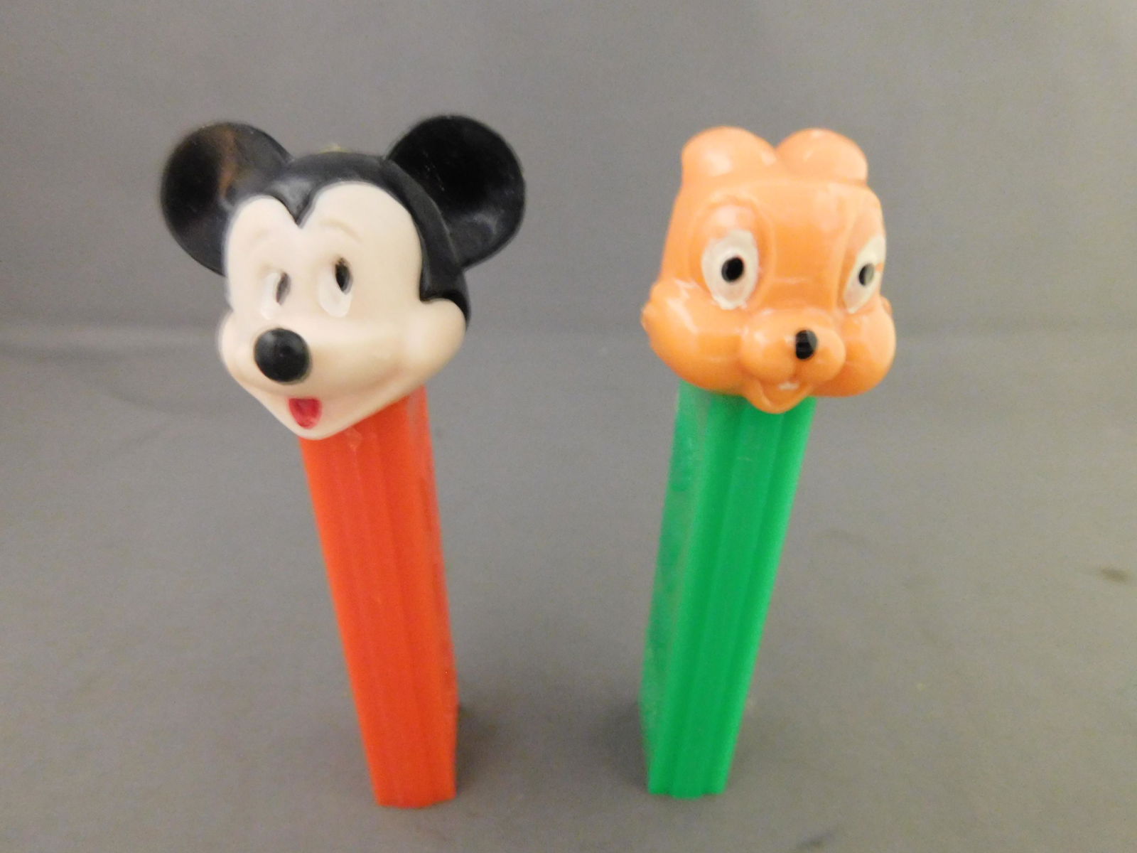 Disney Vintage Thumper and Mickey Pez: Disney Vintage Pez Lot of 2. They both have no feet. Included in this lot are Thumper Made in Yugoslavia and Mickey with Red Body Made in Hong King. You are bidding at a live sale, please read the ter