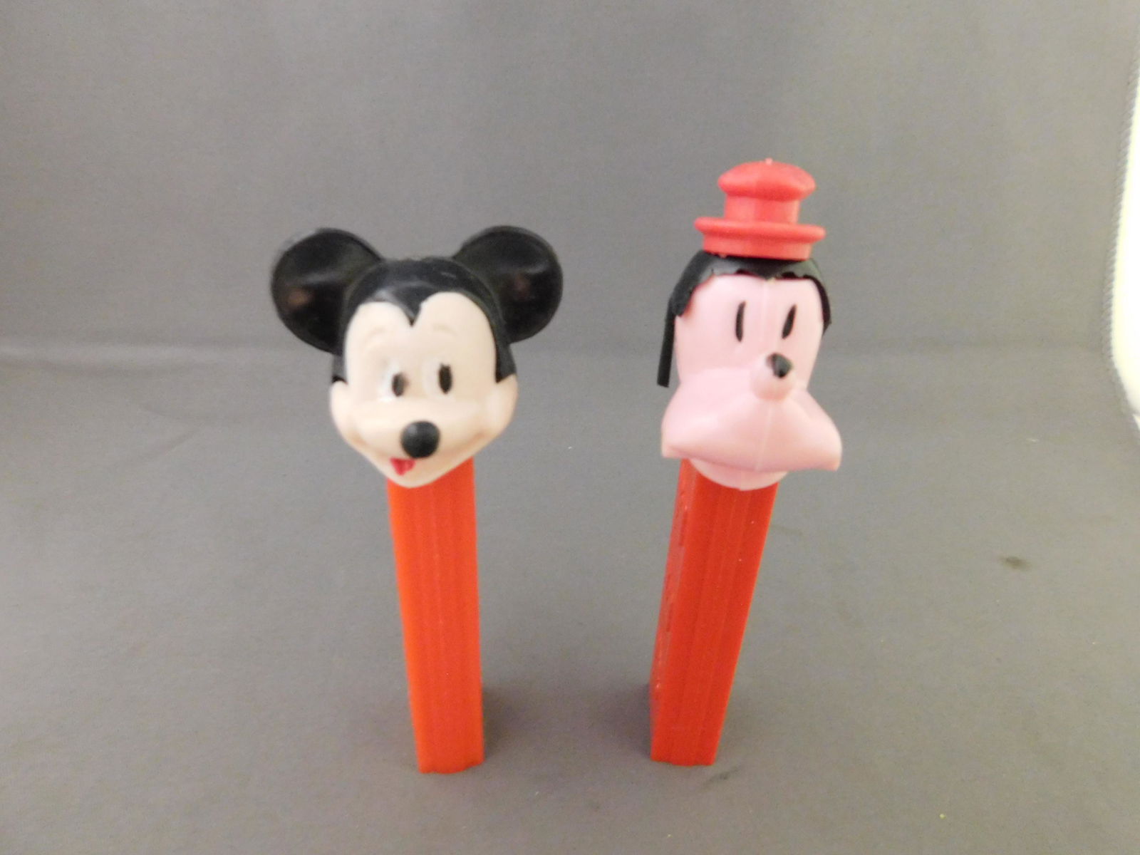 Disney Vintage Goofy and Mickey Pez Lot: Disney Vintage Pez Lot of 2. They both have no feet. Included in this lot are Mickey with red body made in Hong Kong and Goofy made on Austria. You are bidding at a live sale, please read the terms an