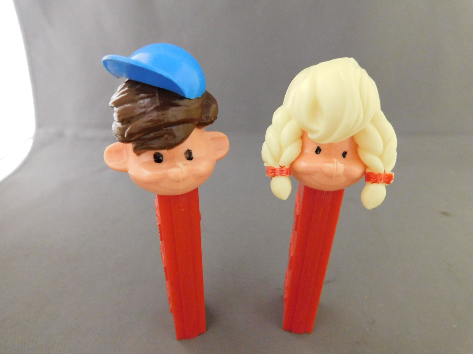 Girl and Boy Pez Pal Lot: Vintage Boy and Girl Pez Pal Lot of 2. They both have no feet. Both are made in Austria. You are bidding at a live sale, please read the terms and conditions. We are offering contact-less pick ups at