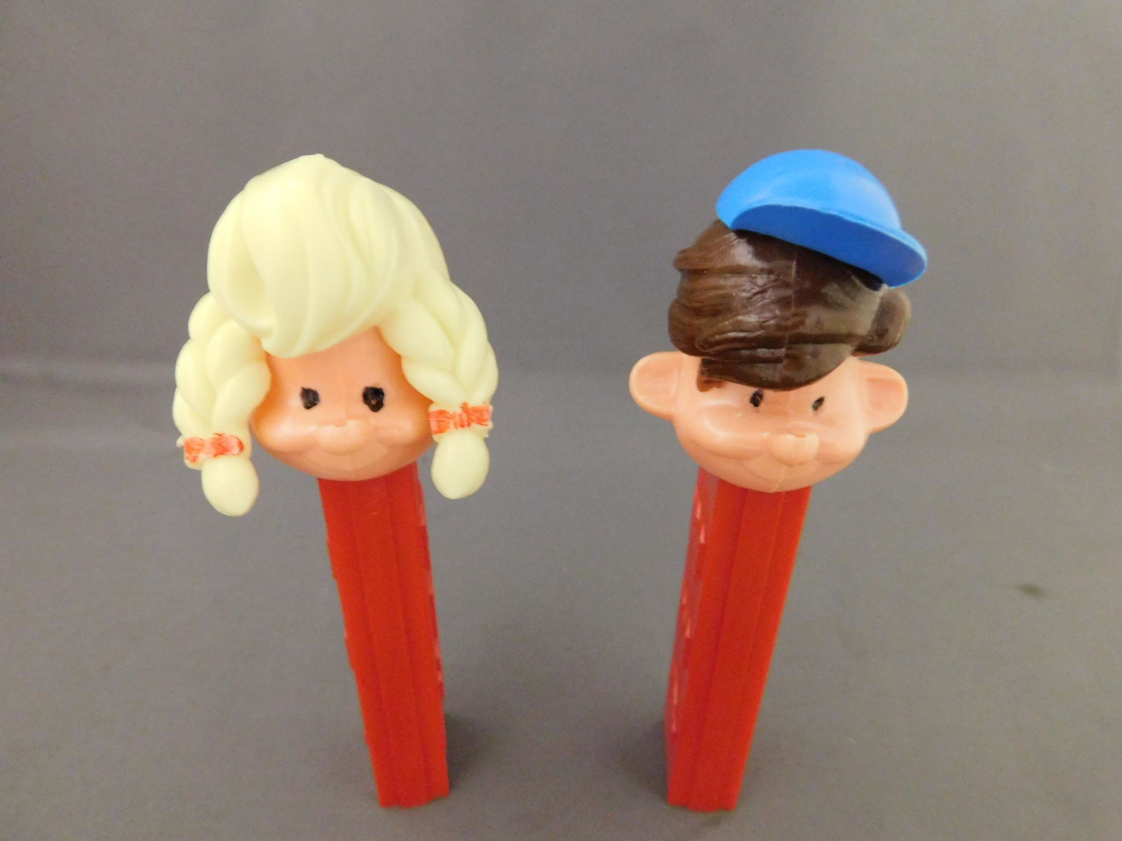 Girl and Boy Pez Pal Lot: Vintage Boy and Girl Pez Pal Lot of 2. They both have no feet. Both are made in Austria. You are bidding at a live sale, please read the terms and conditions. We are offering contact-less pick ups at