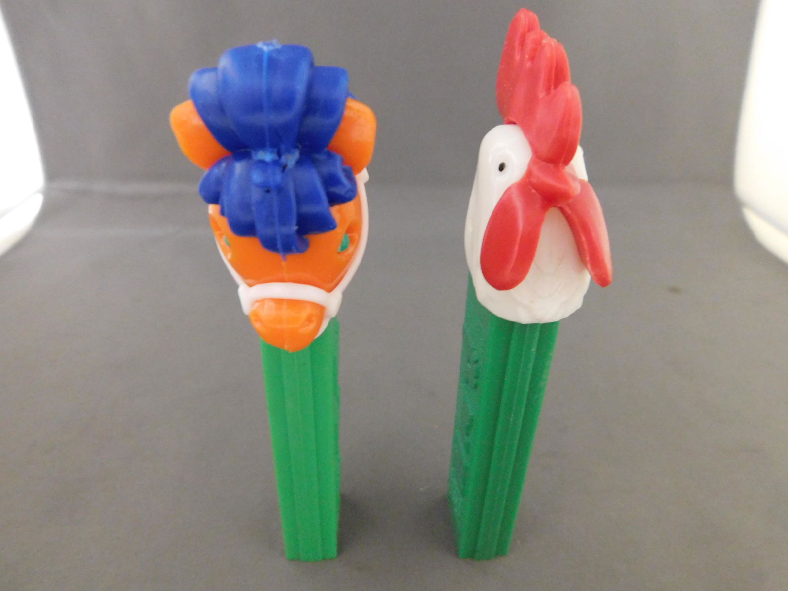 Vintage Rooster and Pony Pez Lot: Vintage Rooster and Pony Pez Lot of 2. They both have no feet. They both are made in Austria. You are bidding at a live sale, please read the terms and conditions. We are offering contact-less pick up