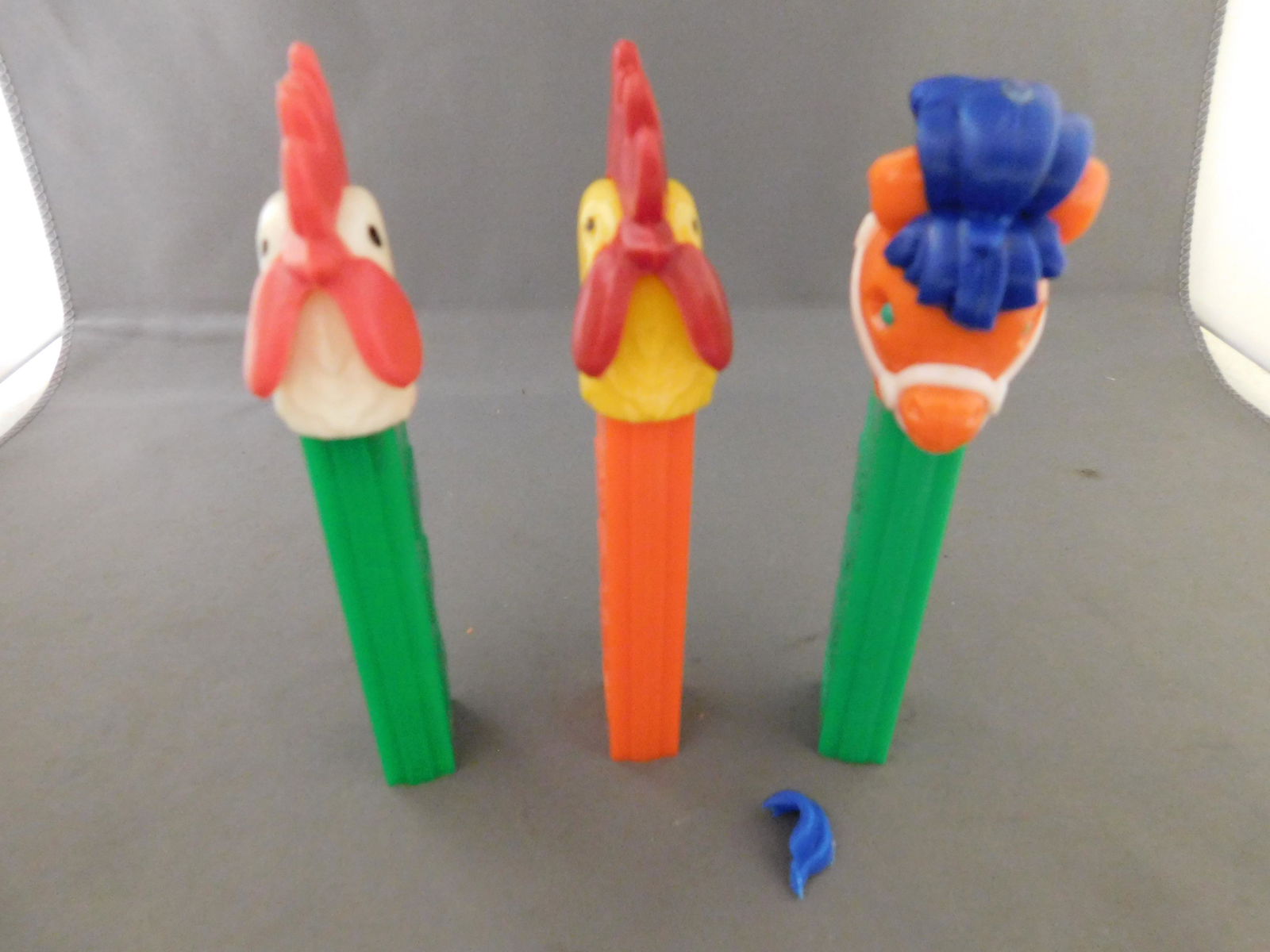 Vintage Rooster and Pony Pez Lot of 3: Vintage Rooster and Pony Pez Lot of 3. They all have no feet. They are all made in Austria. The pony's mane is AS-IS due to a broken mane. You are bidding at a live sale, please read the terms and con