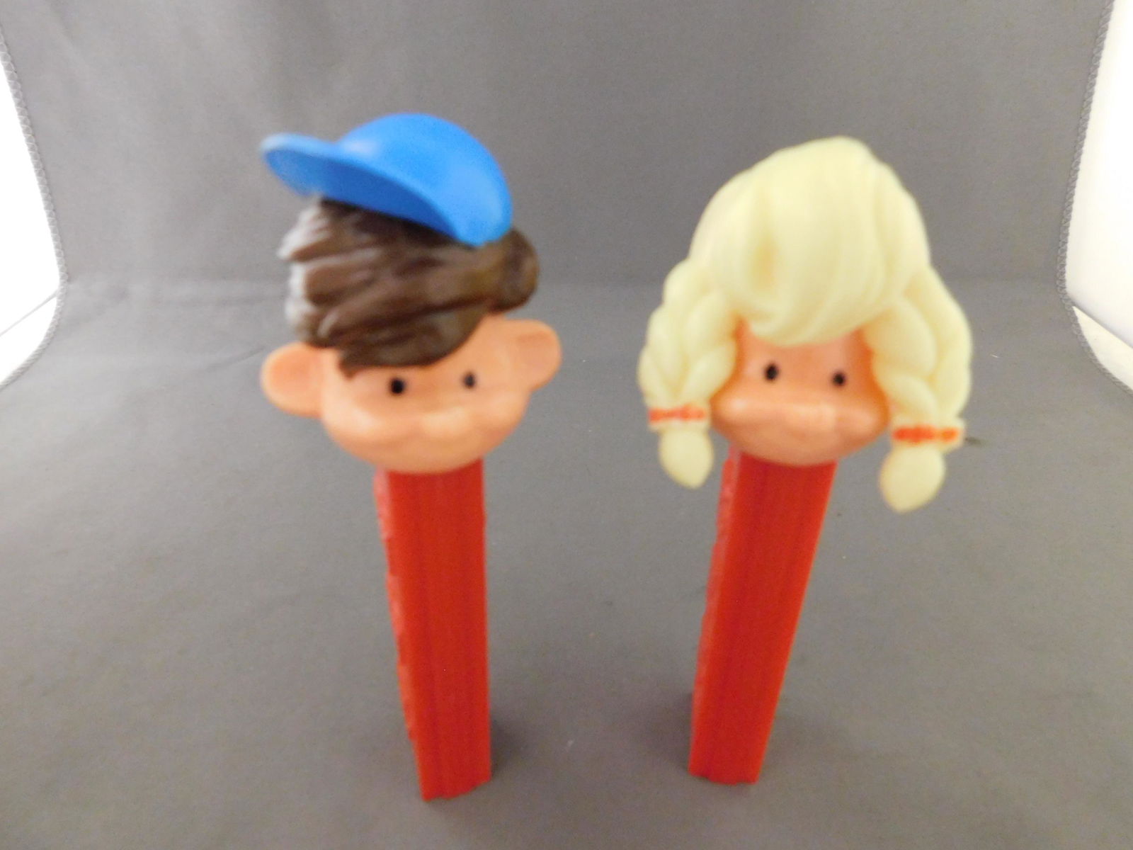 Girl and Boy Pez Pal Lot: Vintage Boy and Girl Pez Pal Lot of 2. They both have no feet. Both are made in Austria. You are bidding at a live sale, please read the terms and conditions. We are offering contact-less pick ups at
