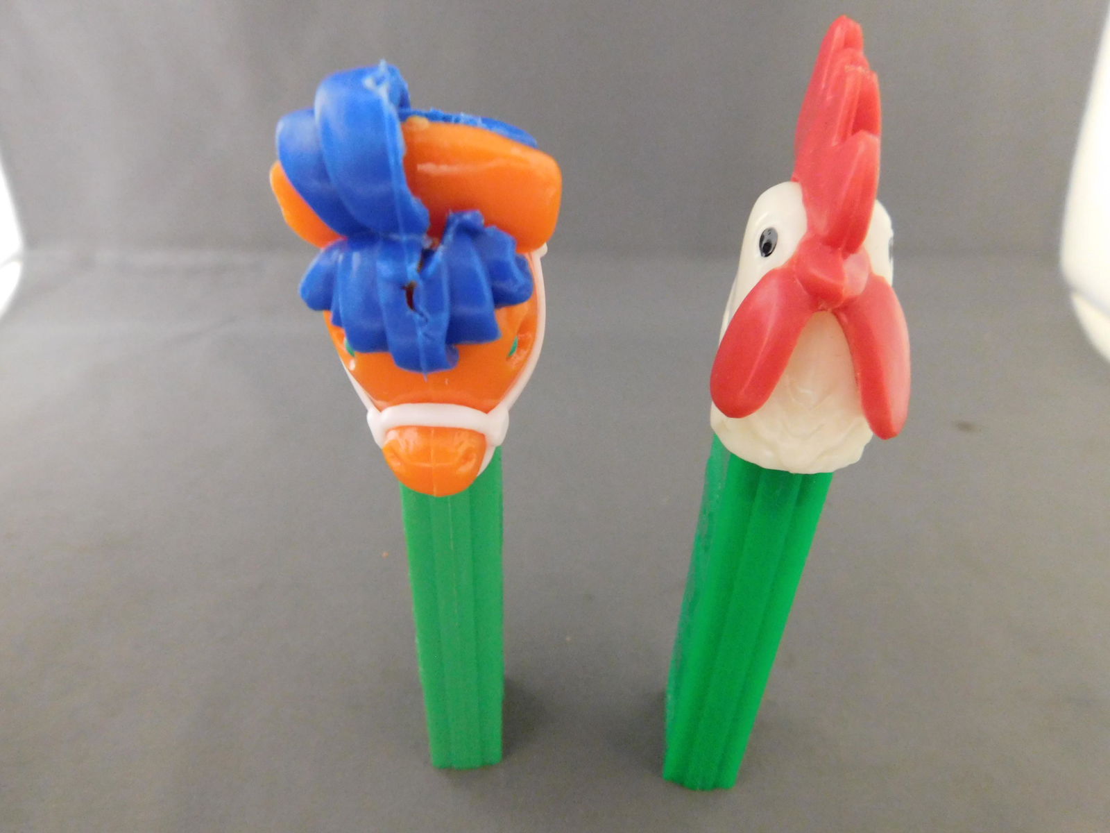 Vintage Rooster and Pony Pez Lot: Vintage Rooster and Pony Pez Lot. They both have no feet. Both are made in Austria. You are bidding at a live sale, please read the terms and conditions. We are offering contact-less pick ups at our S