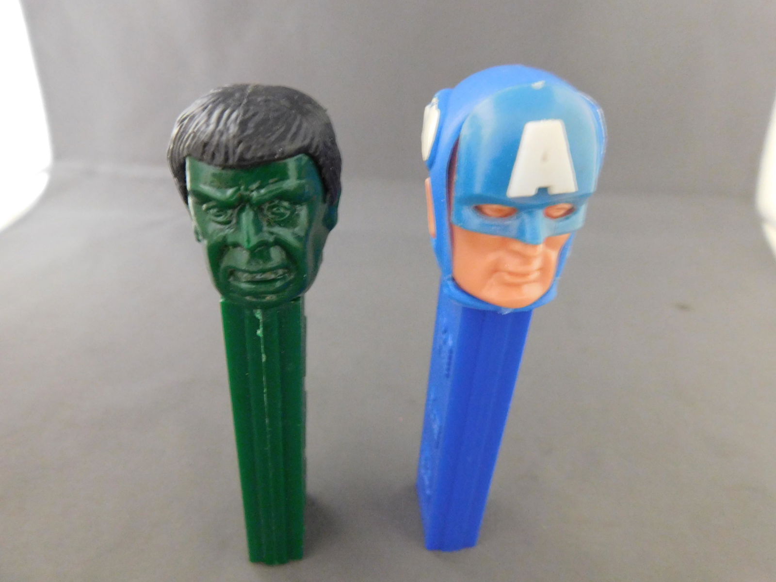 Captain America and Hulk Pez Lot: Vintage Captain America and Hulk Pez Lot of 2. They both have no feet. Hulk is made in Hong Kong and Captain America is made in Austria. You are bidding at a live sale, please read the terms and condi