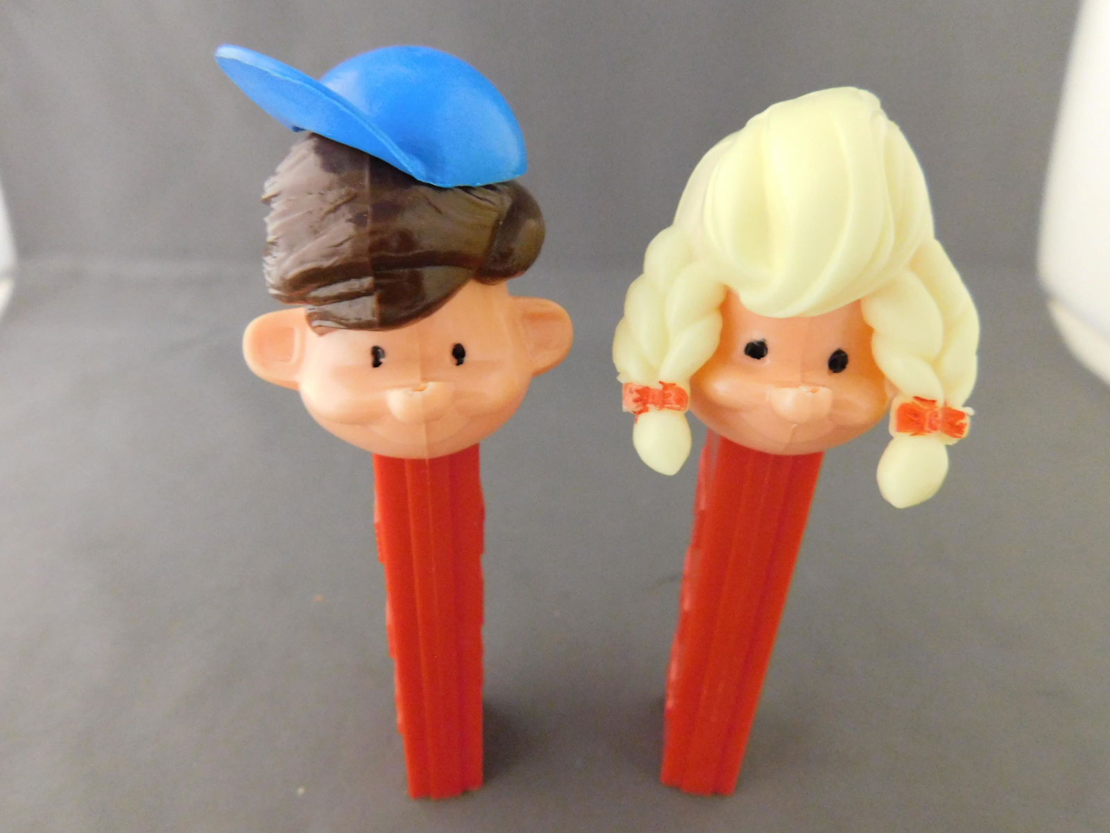 Girl and Boy Pez Pal Lot: Vintage Boy and Girl Pez Pal Lot of 2. They both have no feet. Both are made in Austria. You are bidding at a live sale, please read the terms and conditions. We are offering contact-less pick ups at