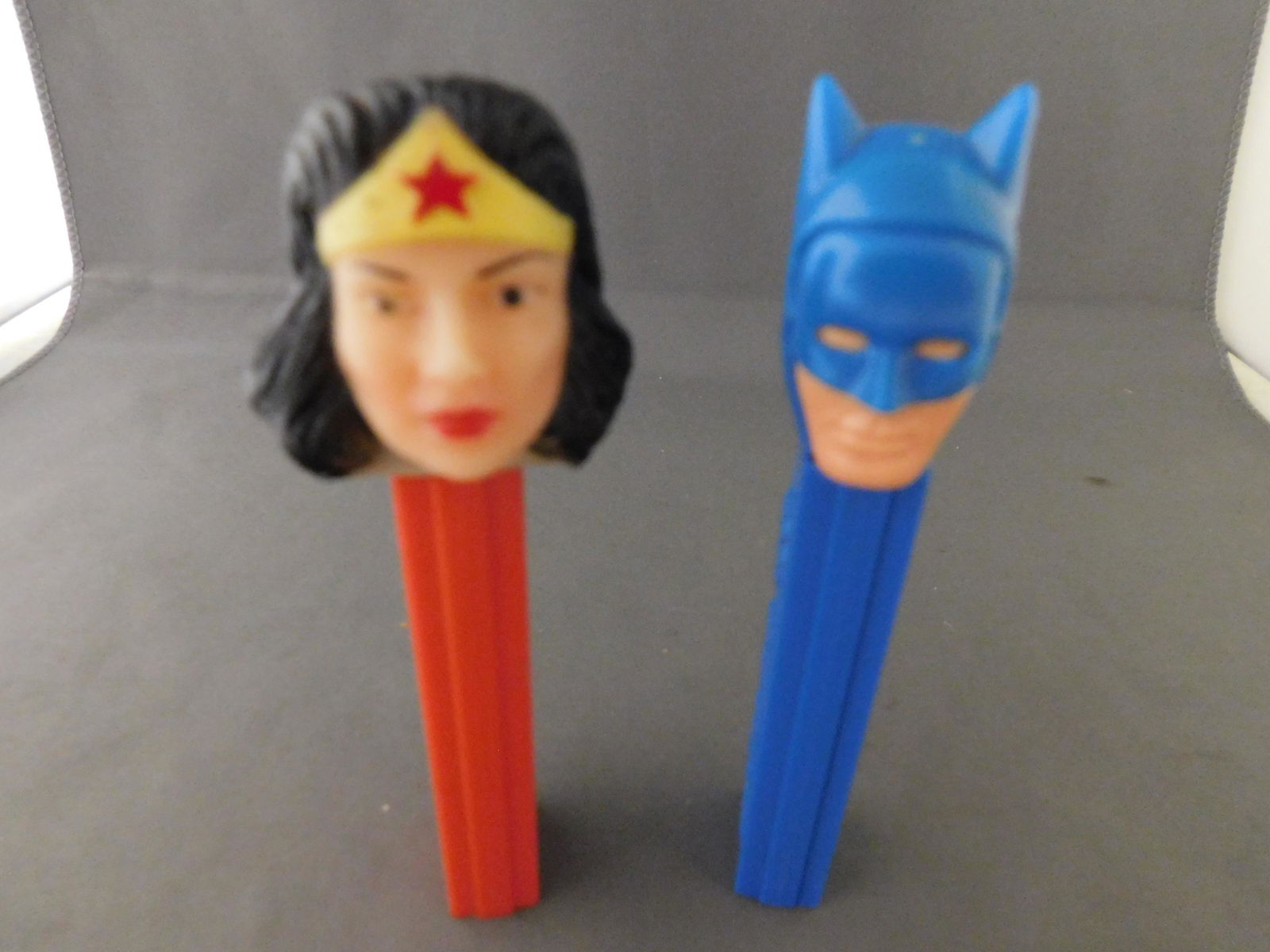 Batman and Wonder Woman Pez Lot: Vintage Batman and Wonder Woman Pez Lot of 2. They both have no feet. Both are made in Austria. You are bidding at a live sale, please read the terms and conditions. We are offering contact-less pick