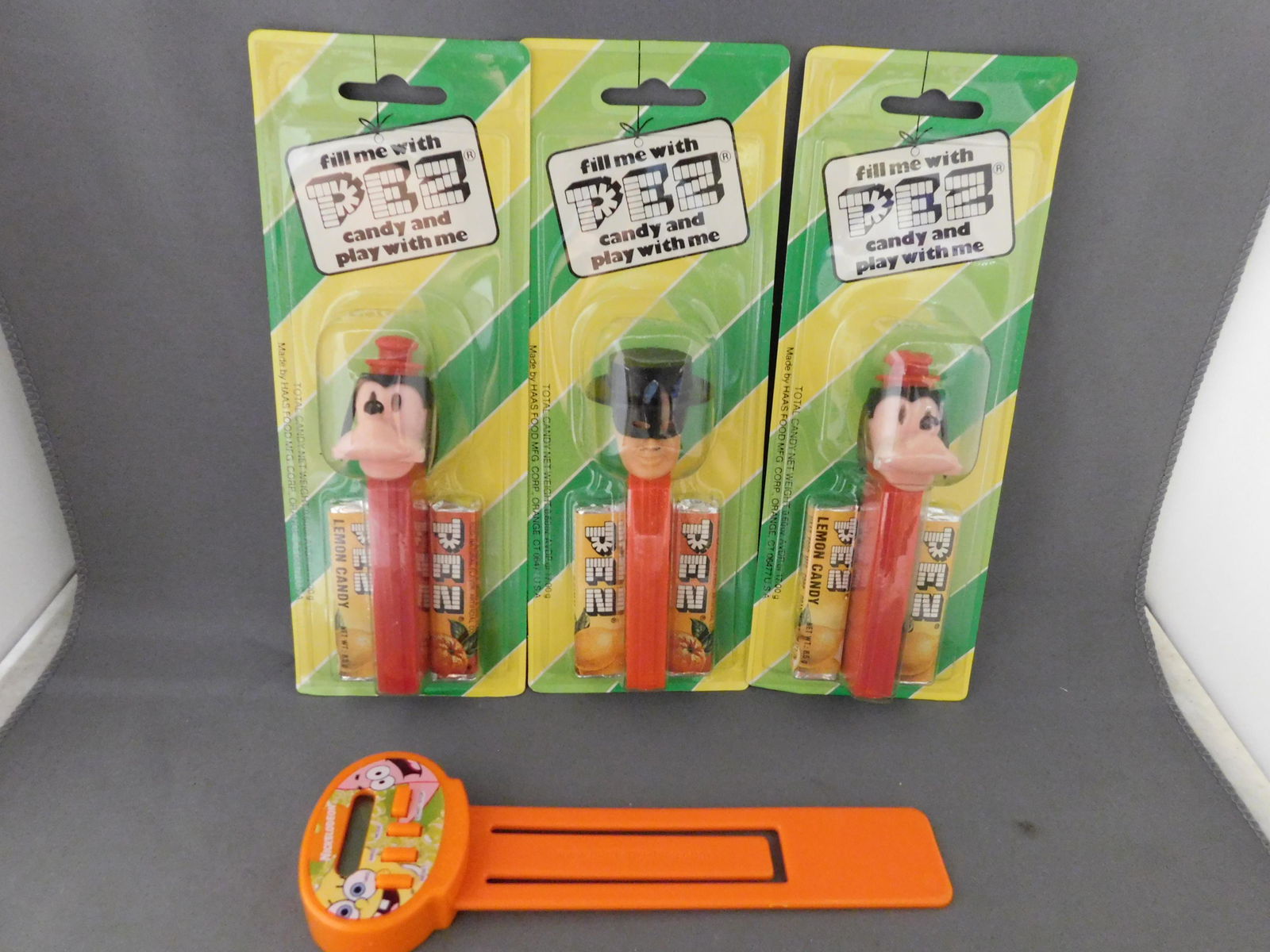 Goofy and Zorro Pez in Package Lot: Lot of 2 Goofy Pez in Striped Packaging and 1 Zorro Pez in Striped Packaging. All with no feet. Also included in this lot is a Nickelodeon Stopwatch. You are bidding at a live sale, please read the te