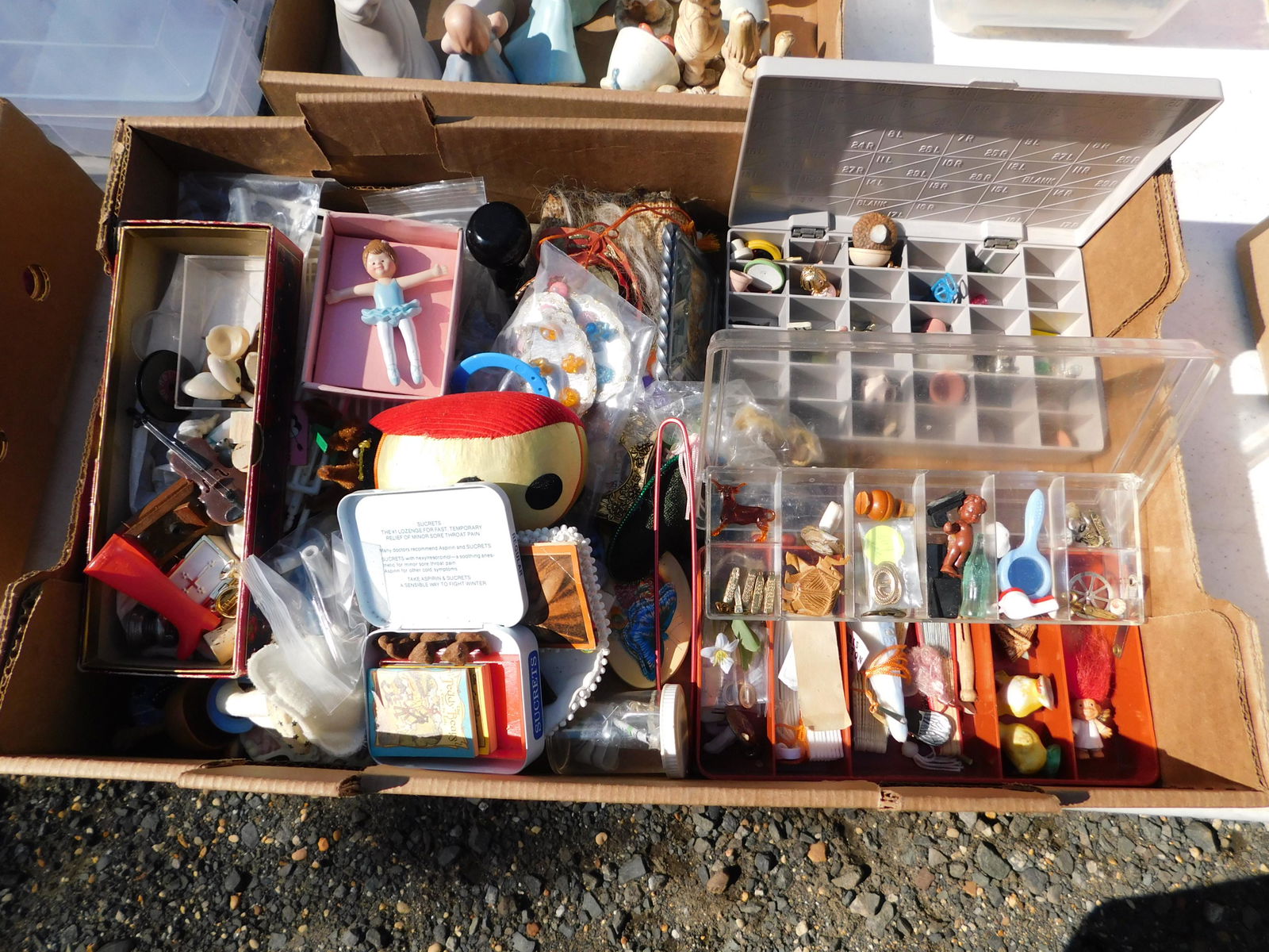 Nice Lot of Miniatures: Nice Lot of Miniatures. You are bidding at a live sale. Please read the terms and conditions. This sale will be broadcast live on sale day with full descriptions of each lot being sold, as well as vid