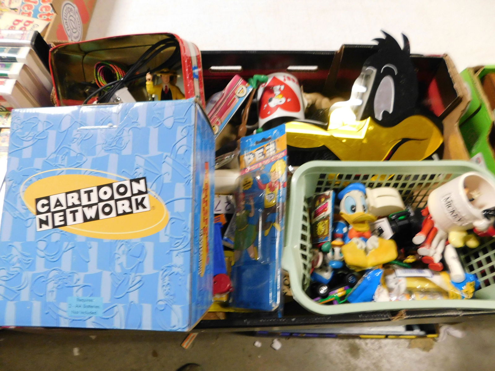 Lot of Looney Tunes and Other Toys: Lot of Looney Tunes and Other Toys. You are bidding at a live sale. Please read the terms and conditions. This sale will be broadcast live on sale day with full descriptions of each lot being sold, as