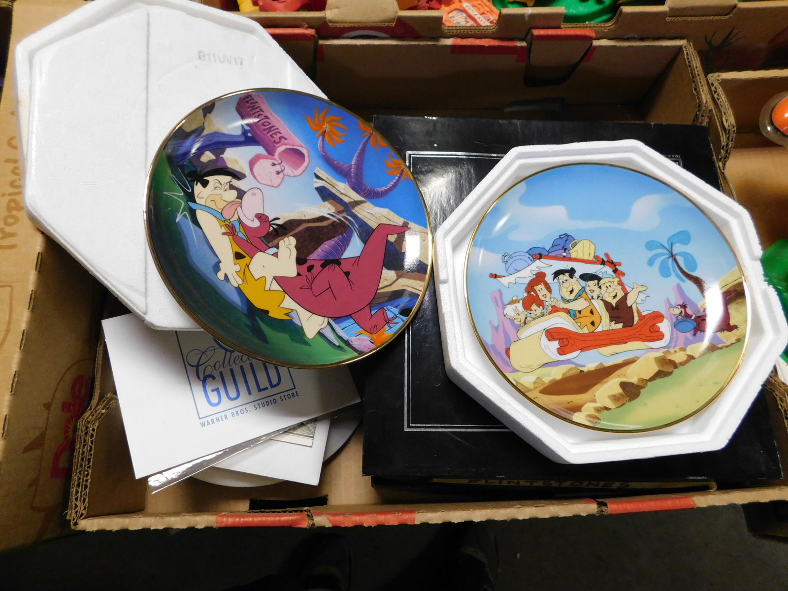 Lot of Flintstones/Looney Tunes Collector Plates (1 of 1)