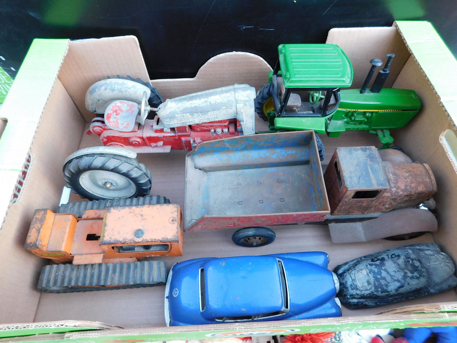 Box Lot of Vintage Tin Toys: Box Lot of Vintage Tin Toys. You are bidding at a live sale. Please read the terms and conditions. This sale will be broadcast live on sale day with full descriptions of each lot being sold, as well a