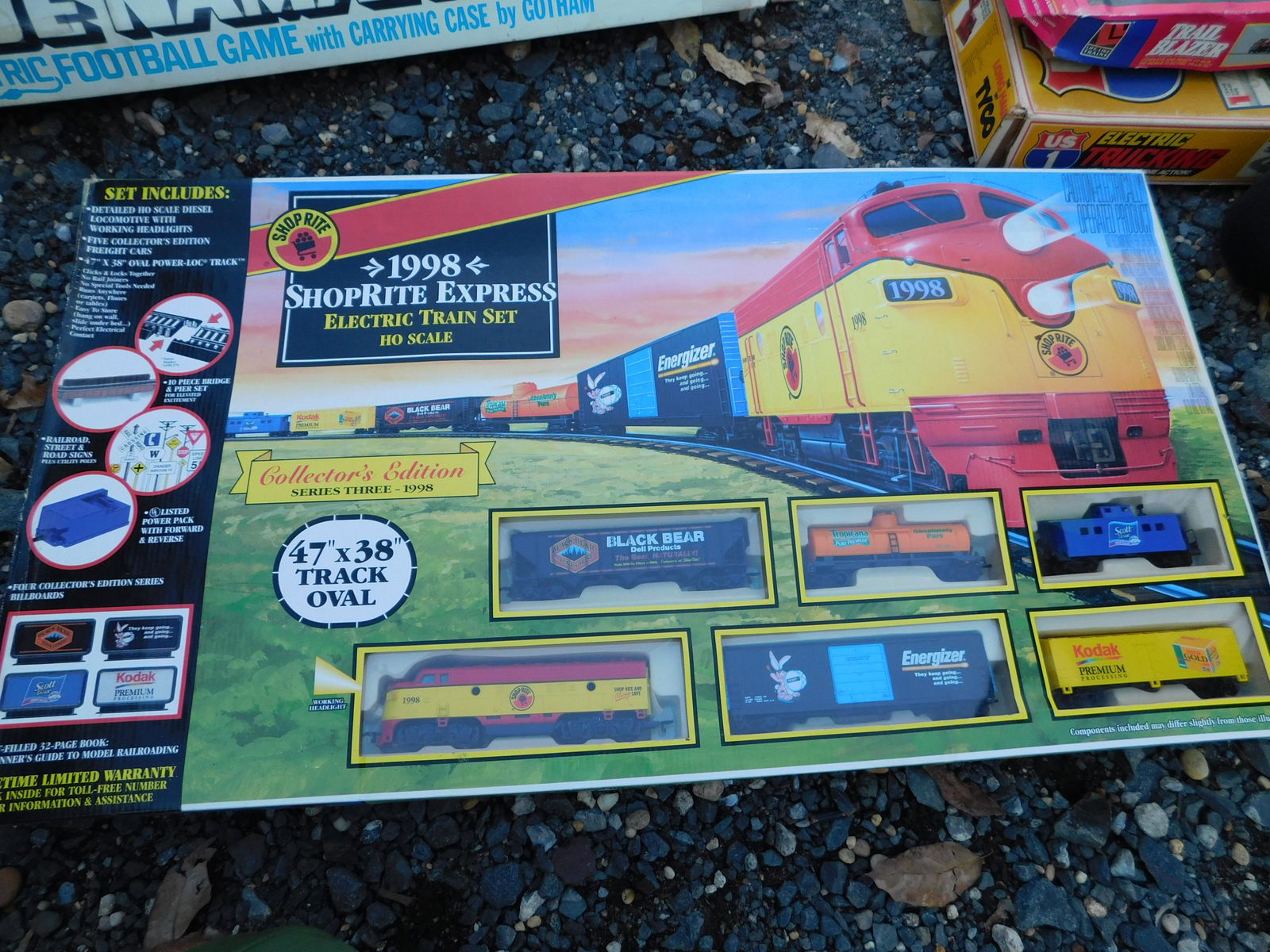 Shoprite 1998 HO Train Set: HO Shoprite 1998 Shoprite Express Train Set with Box. You are bidding at a live sale. Please read the terms and conditions. This sale will be broadcast live on sale day with full descriptions of each