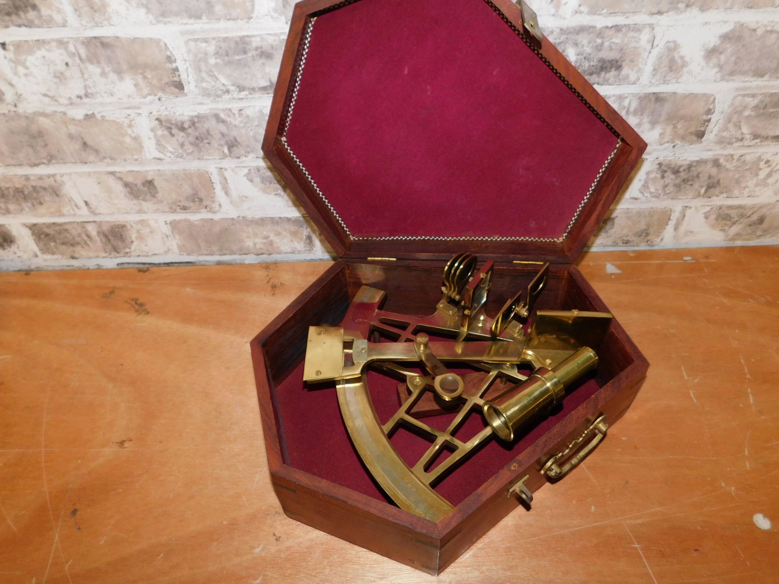 Brass Compass Adjuster in Box: Brass Compass Adjuster in Box. Measures 4.5" tall x 12" w. You are bidding at a live sale. Please read the terms and conditions. This sale will be broadcast live on sale day with full descriptions of 