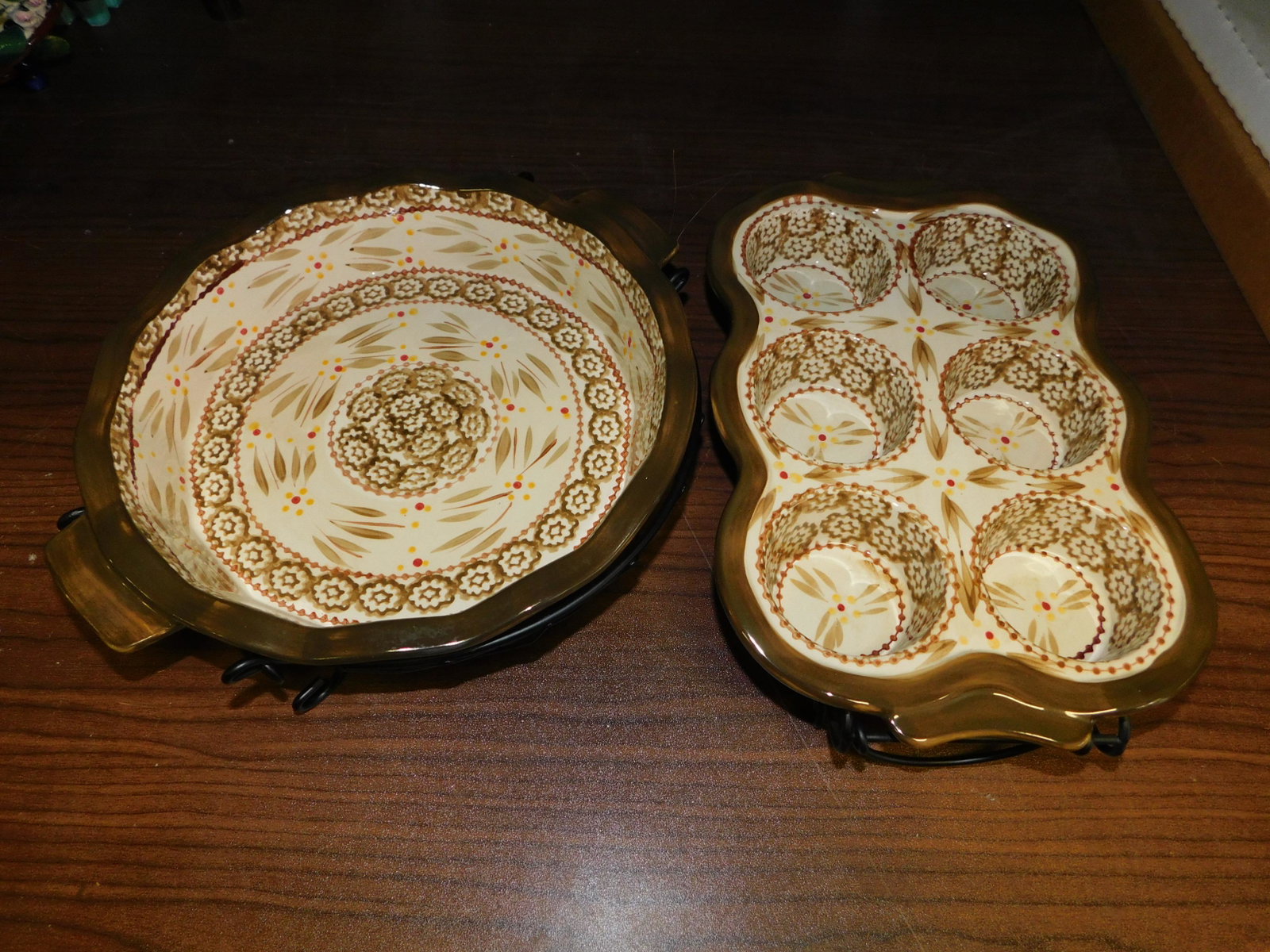 Lot of 2 Temptations Ovenware: Lot of 2 Temptations Ovenware including serving casserole and hand pained muffin tray with iron bases. You are bidding at a live sale. Please read the terms and conditions. This sale will be broadcast