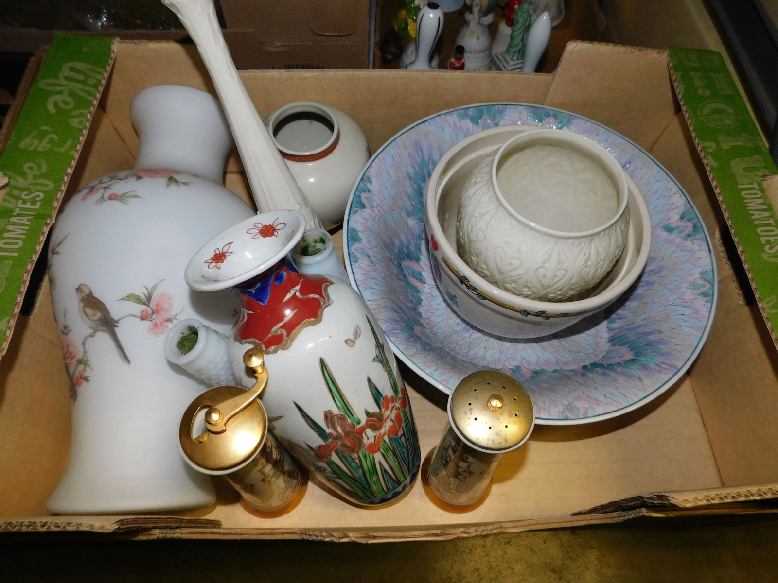 Box Lot with Lenox: Box Lot with Lenox. You are bidding at a live sale. Please read the terms and conditions. This sale will be broadcast live on sale day with full descriptions of each lot being sold, as well as video f