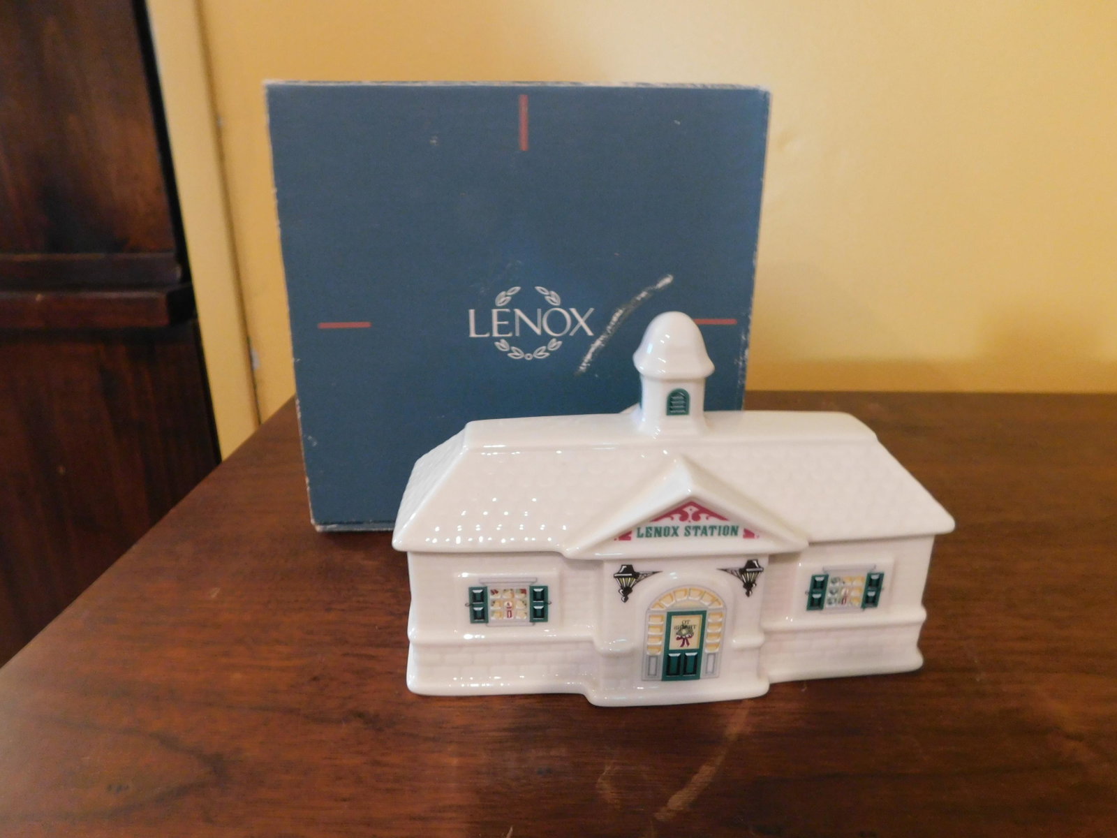 Lenox Christmas Station with Box: Lenox Christmas Station with Box. Measures 4.5" tall x 7" wide. You are bidding at a live sale, please read the terms and conditions. We are offering contact-less pick ups at our South Brunswick locat
